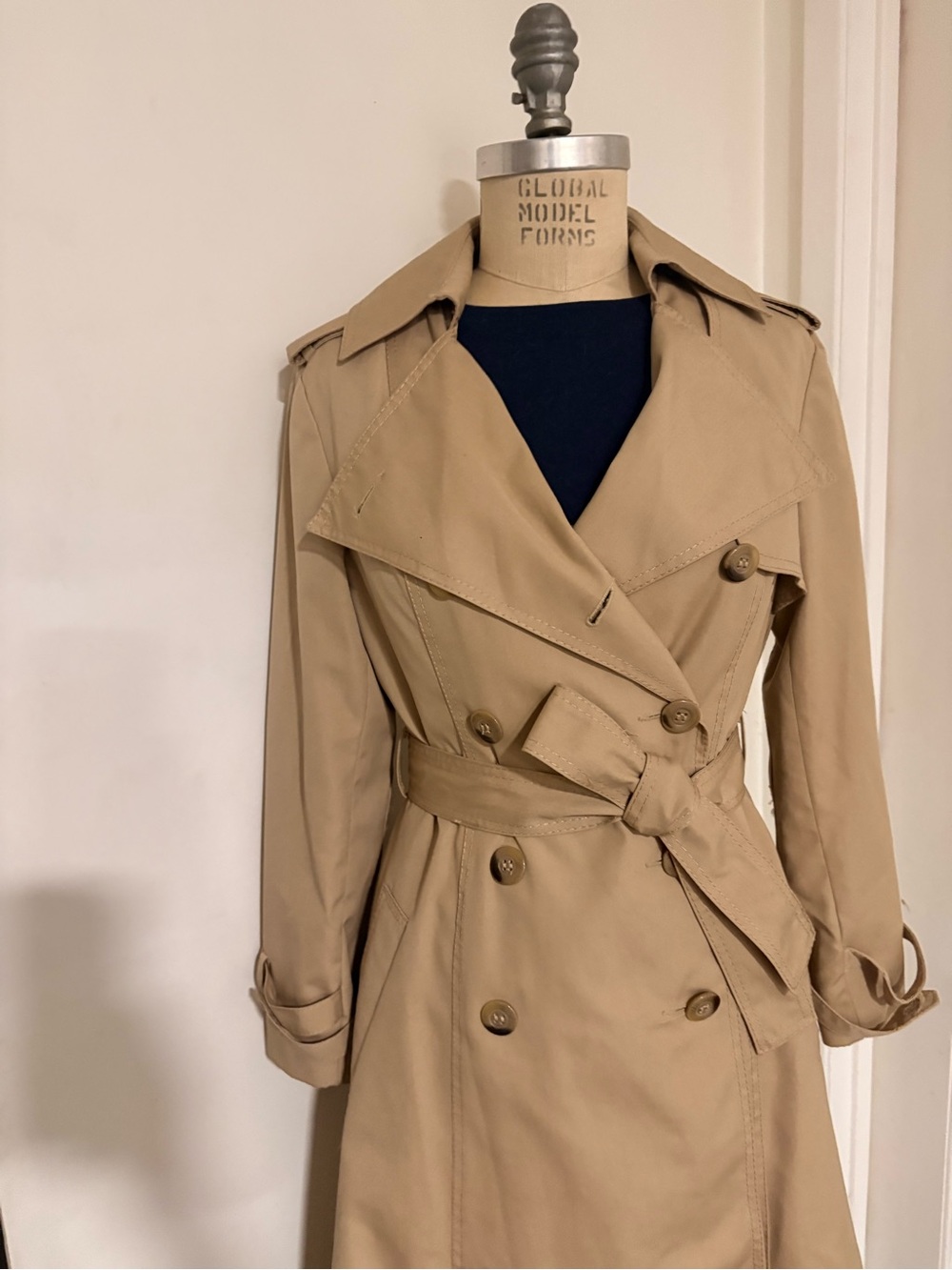 Classic Beige Trench Coat with Belt - Picture 4 of 8